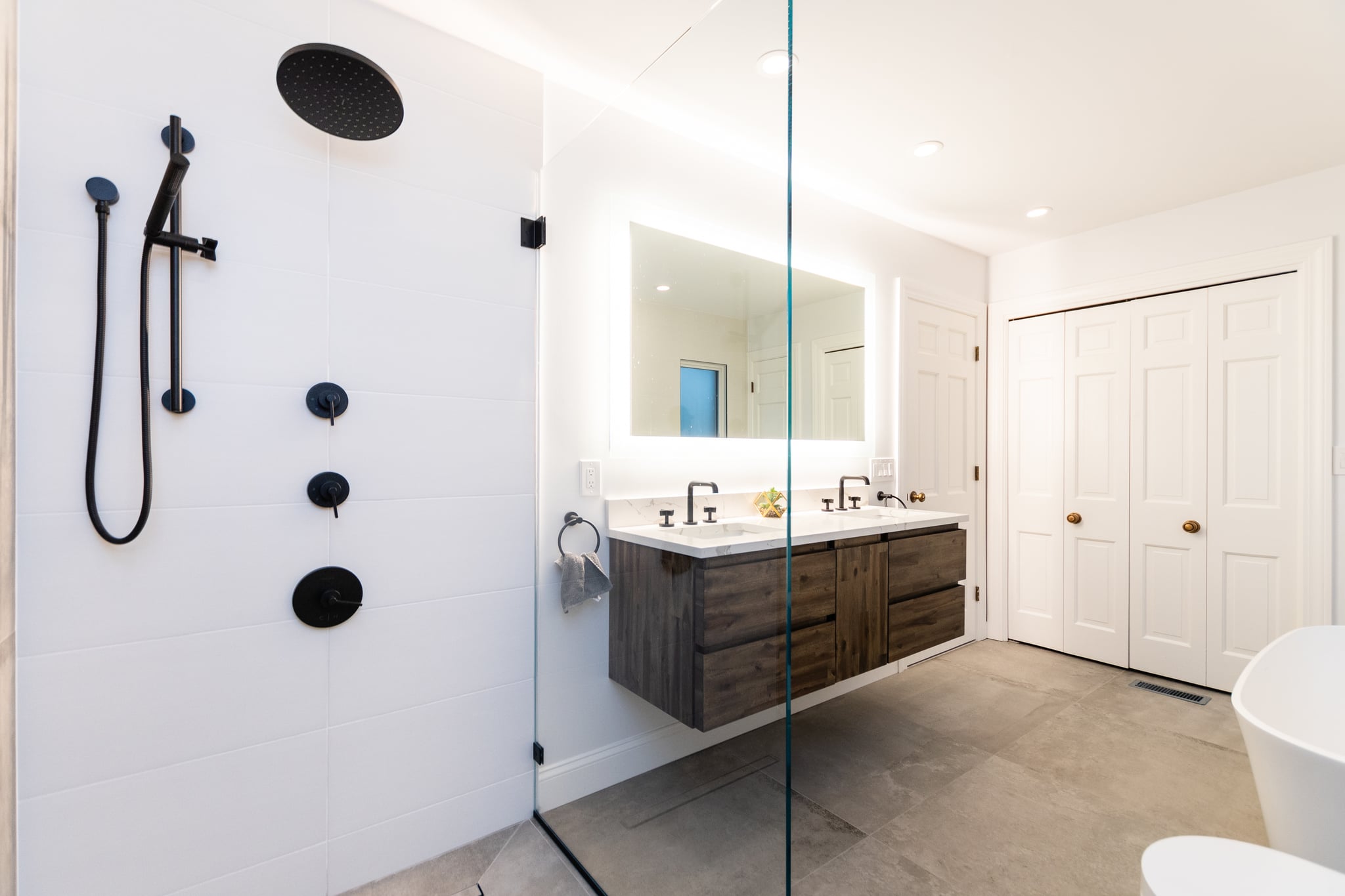 master-bathroom-interior-new-luxury-home