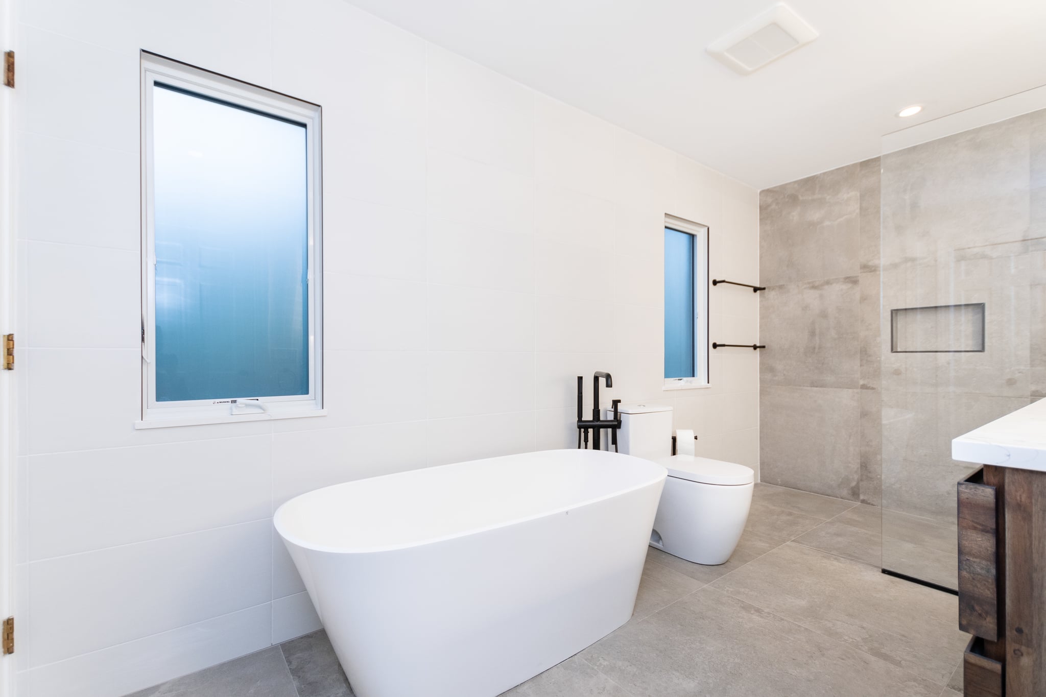 bathroom with large mirror toilet with sink toilet