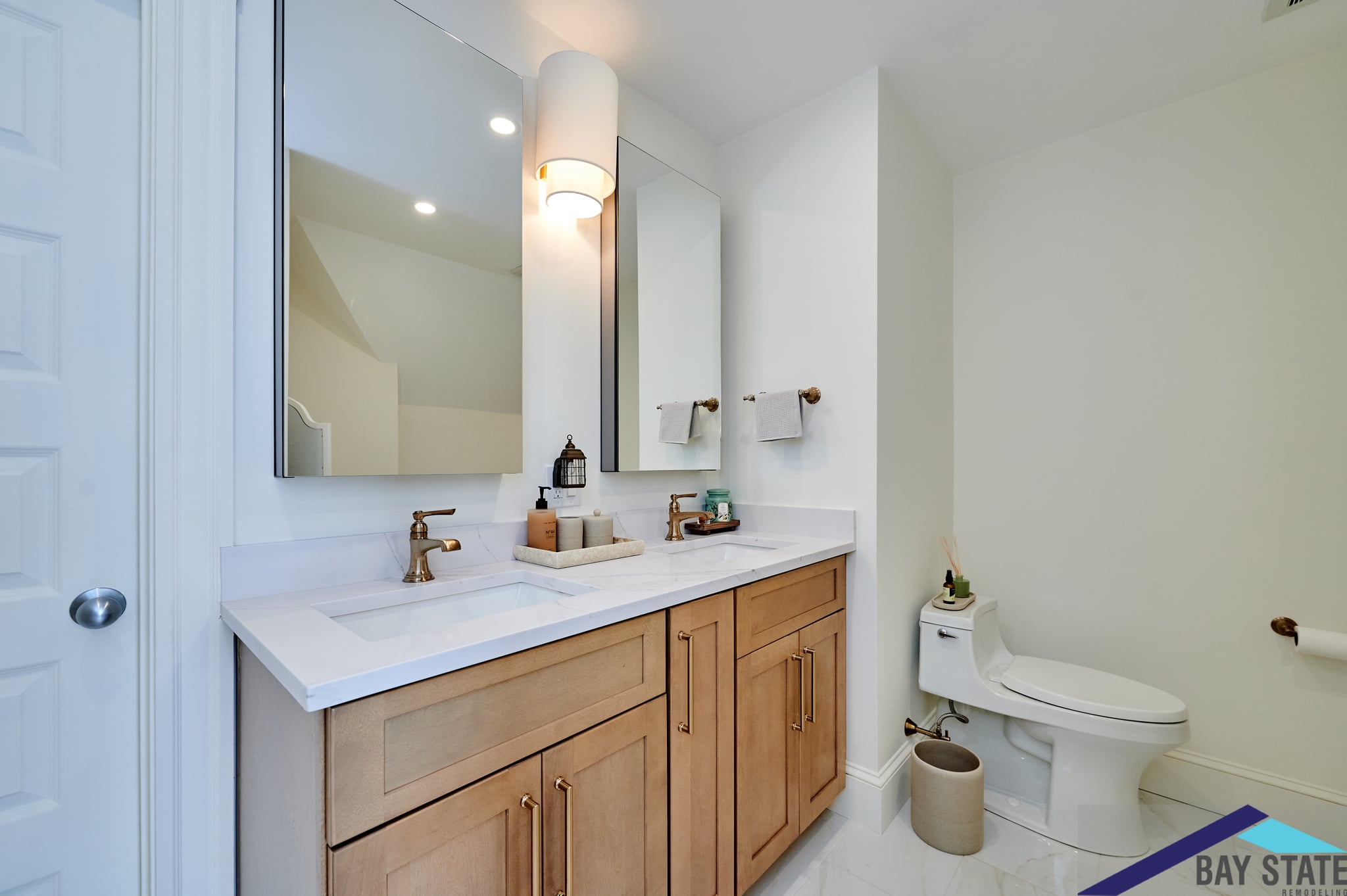 interior-finishing-worker-tiler-handyman